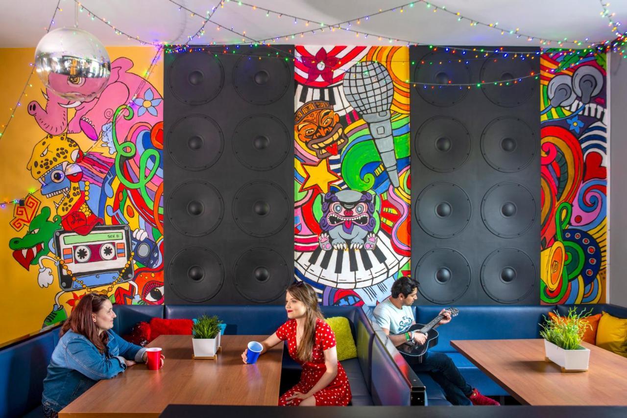 Let'S Rock Party Hostel! Age Limit From 18 Until 40! クラクフ エクステリア 写真